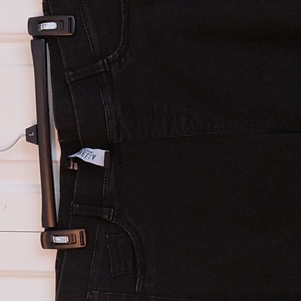Jeans - Picture 2 of 4